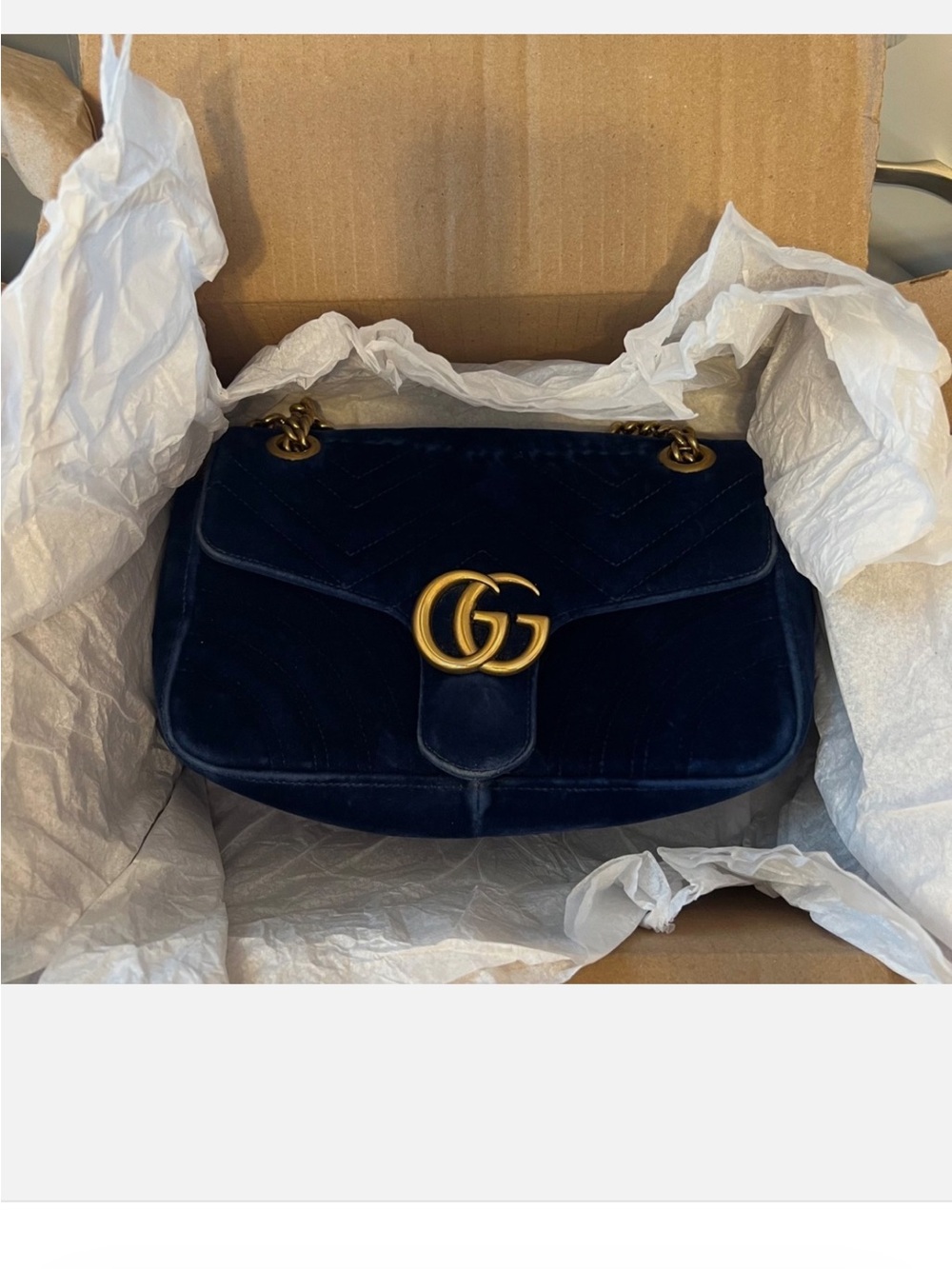 Gently Used Elegant Gucci GG Marmont Matelassé Velvet Shoulder Bag.